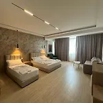 Moonlight Hotel *