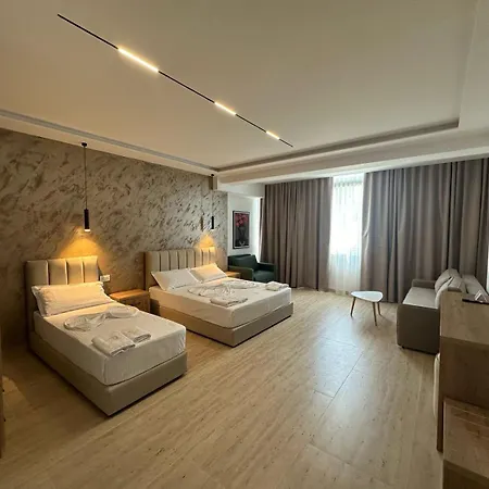 Moonlight Hotel *