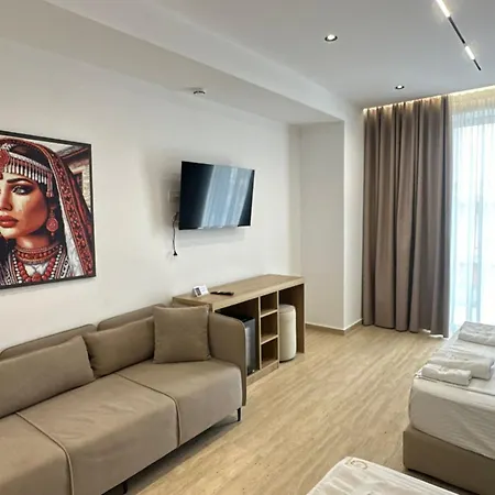 Moonlight Hotel *